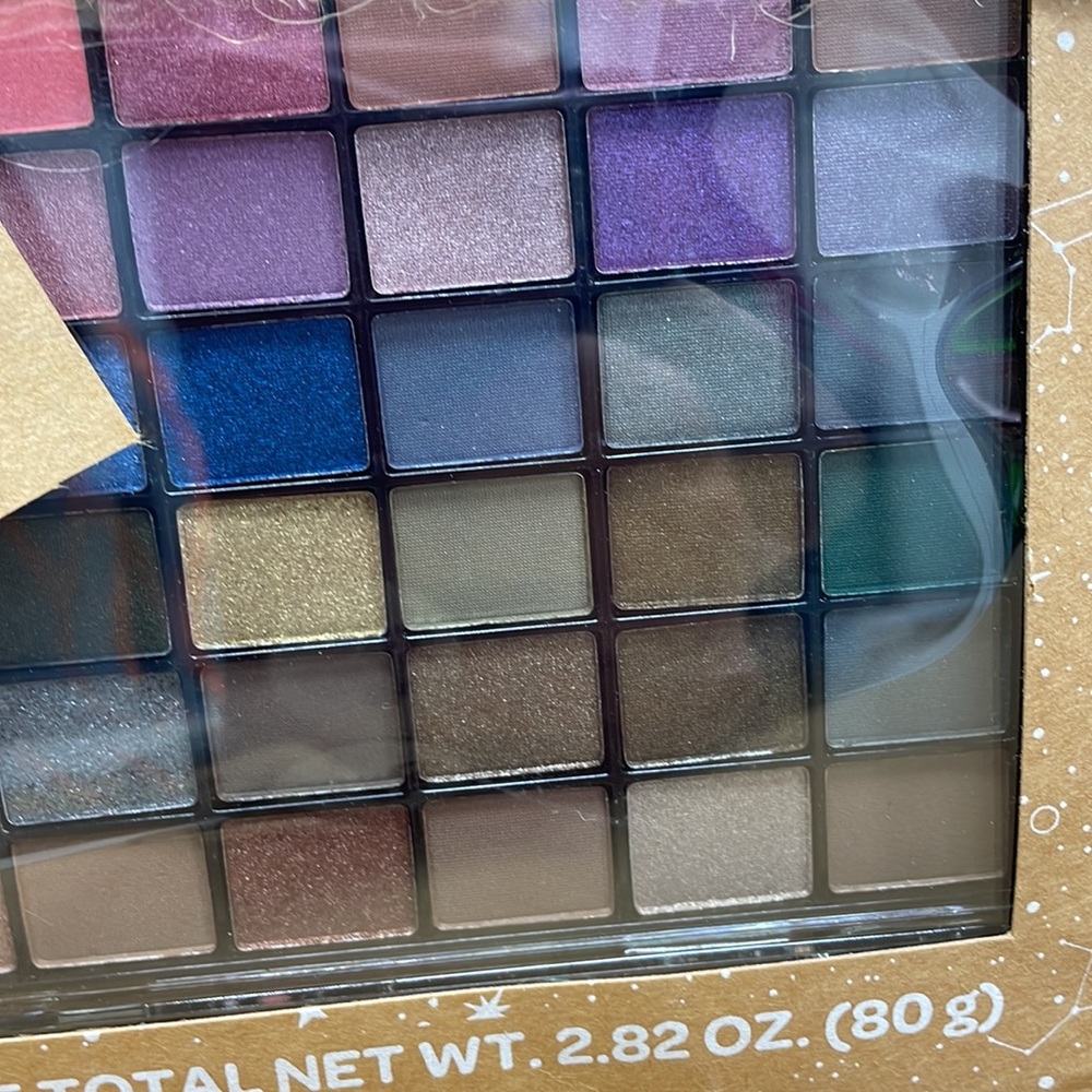 All eyes are on you 100 piece eyeshadow palette - Picture 8 of 8